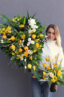 Spring Moment, wiązanka nagrobna z wiosennymi kwiatami