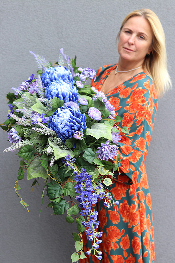 Blue Longia, girlanda nagrobna na desce, dł.110/150cm 