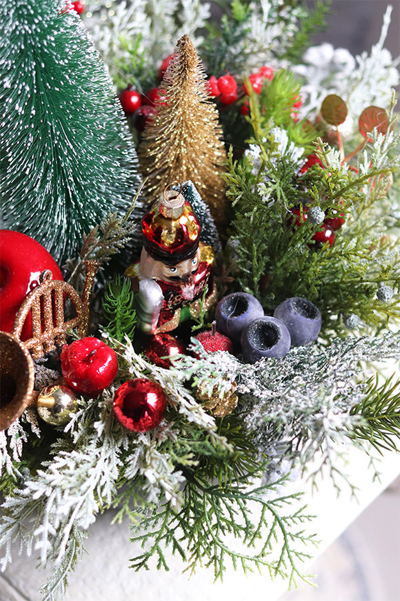 Decoration For You, świąteczny stroik z choineczką i bombkami