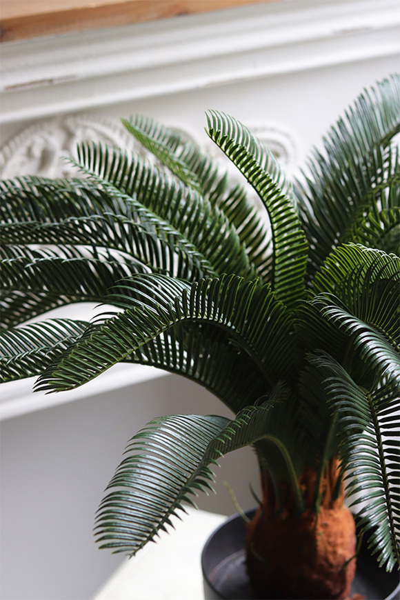 Cykas Gold, sztuczna roślina w złotej donicy