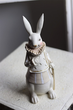 OD RĘKI Bunny Chamberlain Gold, figurka zajączek wielkanocny, wys.27.5cm