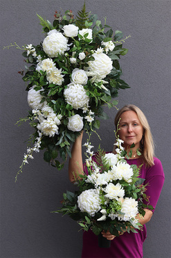 Polina, biała wiązanka nagrobna z chryzantemami, dł.80/100cm