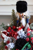 Nuts, świąteczny stroik z dziadkiem w pucharze