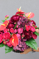 Czerwień Jesienna, kompozycja nagrobna w misie, wym.40x46cm