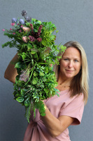 Ragona Retrana, zielona kompozycja w biało-srebrnej donicy