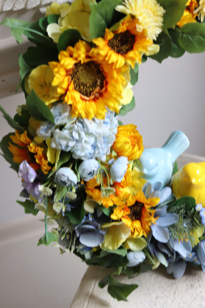 Sunflower Birds, dekoracyjny wianek z ptaszkami i słonecznikami