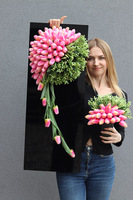 Tulippo New Design Candy 2, dekoracja nagrobna na czarnej podstawie