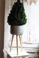 Konika Design, choinka sztuczna w donicy na trójnogu