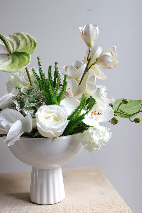 Wedding Day Leori, biała kompozycja w pucharze	