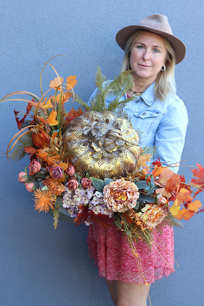 Ażurowa Dynia, jesienna kompozycja w metalowym naczyniu, wym.45x82x48cm