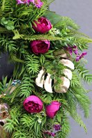 bogaty zielony wianek z figurką, Złota Monstera Żuczek, śr.52cm