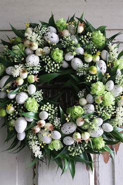 Wielkanocna Berra, wianek z jajkami i chmielem, śr.35cm