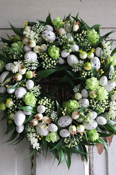 Wielkanocna Berra, wianek z jajkami i chmielem