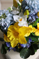 Wiosna w Pełni Porto, kompozycja kwiatowa w naczyniu