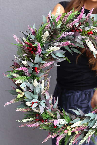 Gerina, dekoracyjny wianek z wrzosami i jagodami