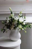 Bianca Akima, kompozycja kwiatowa w wazonie