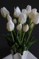 Fleur Blanche, ceramiczny smukły wazon