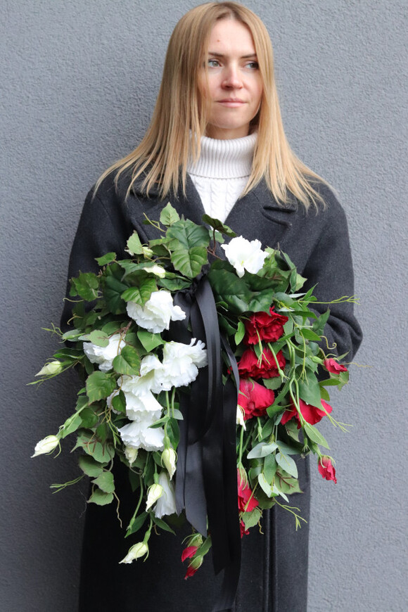 Polonia Eustoma, elegancki wieniec nagrobny