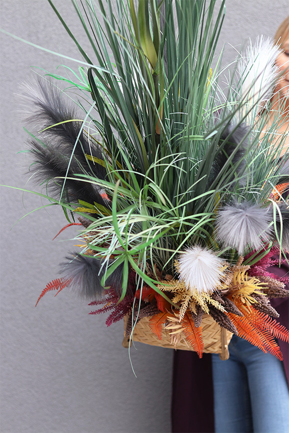 Coco Jumbo, sztuczna trawa w koszu z ziołami