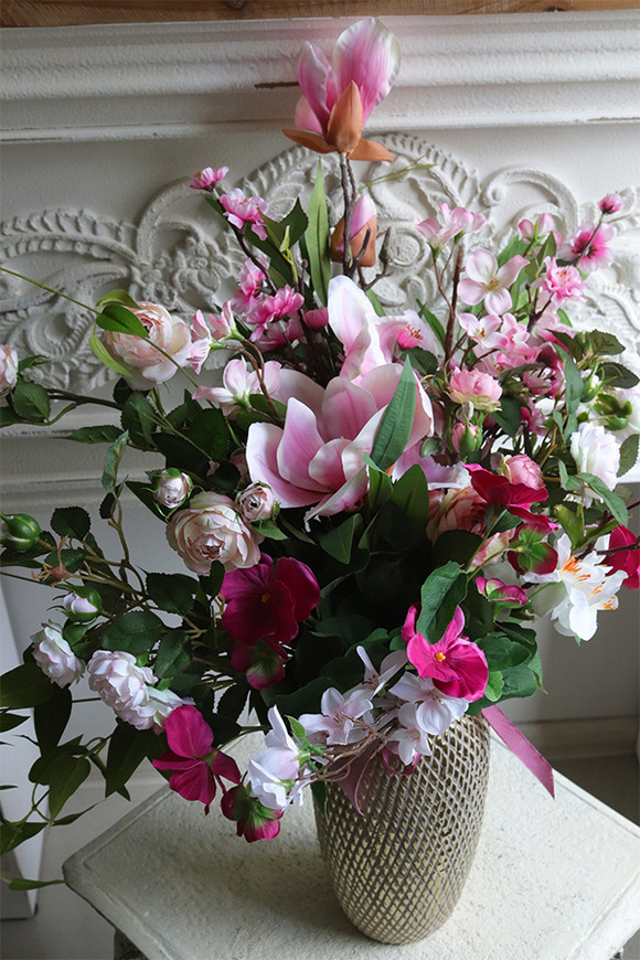 Magnolisa, wiosenna kompozycja w wazonie