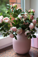 La Guel Rose, kompozycja kwiatowa w wazonie