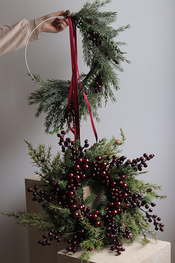 Subtelle Bordo Winter, świąteczny wianek na obręczy