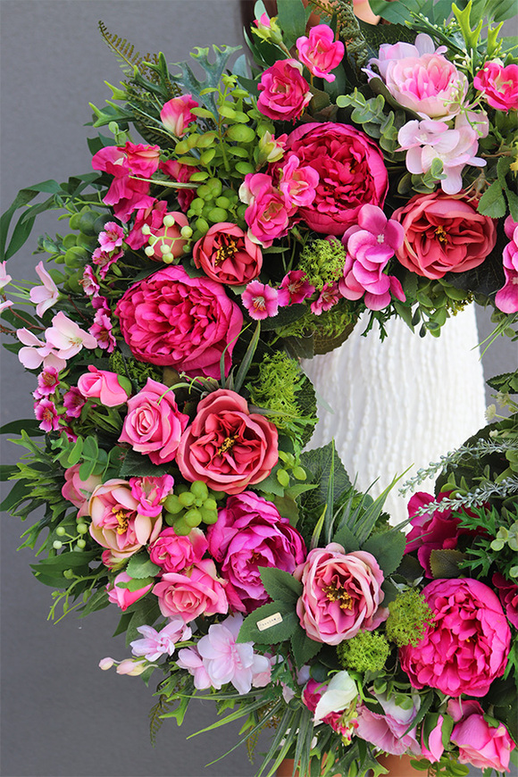 bogaty wianek kwiatowy, Różowa Medilia