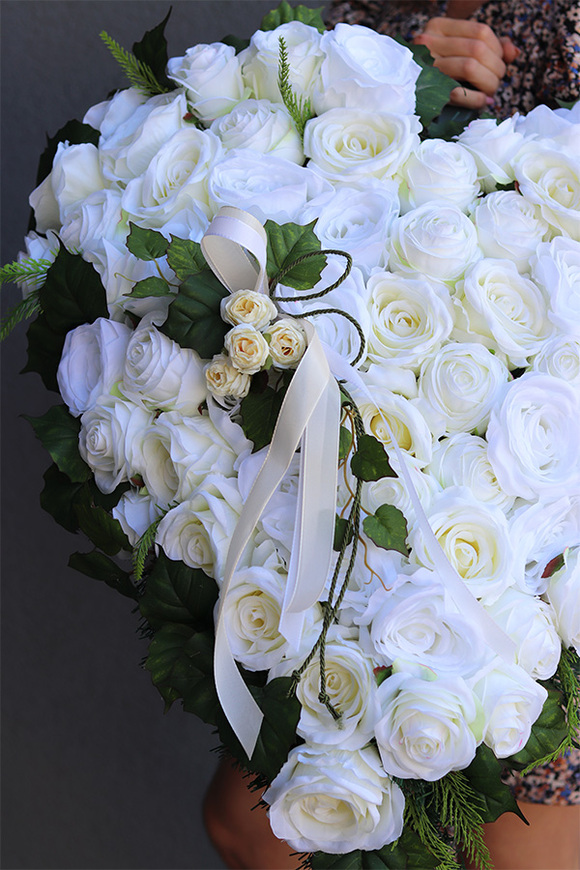 White Dream 2, wiązanka nagrobna w kształcie serca