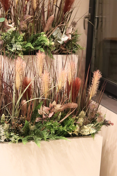 Albertina Mix Fiberglass, podłogowa dekoracja z trawami