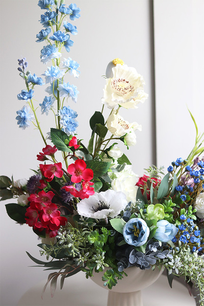 Kreoneta Blue, kompozycja kwiatowa w pucharze