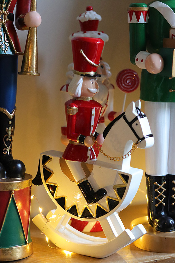 Wiśta Wio, świąteczna figurka dziadek do orzechów na koniku	