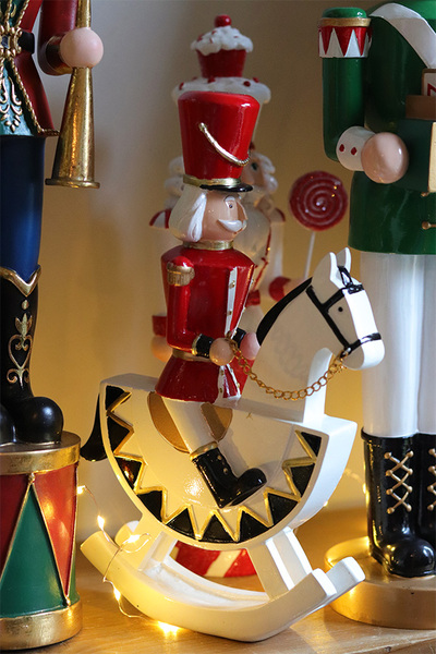 Wiśta Wio, świąteczna figurka dziadek do orzechów na koniku	