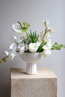 Wedding Day Leori, biała kompozycja w pucharze, wym.39x42x26cm