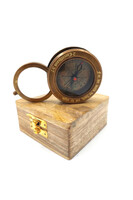 Koryntia, mosiężny kompas solarny z lupą