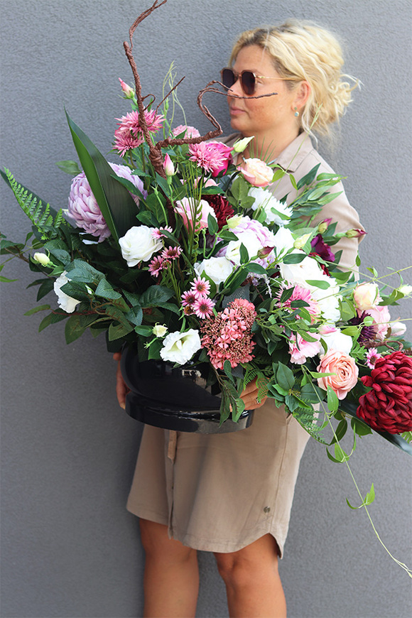 Bennet, kompozycja nagrobna w misie