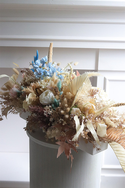 Boho Blue Longia, kompozycja kwiatowa na długi blat