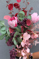 Lukrecja, nowoczesny bukiet nagrobny we wkładzie, dł.67cm