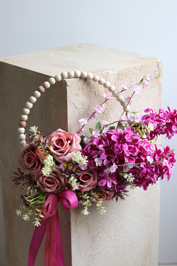 Subtelle Korallo, wiosenny wianek na obręczy