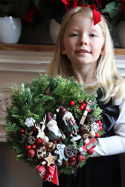 Xmas Time, świąteczny wianek z Mikołajem i Panią Mikołajową