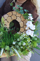 Wspomnienia Lasu, stroik nagrobny w drewnianej skrzynce