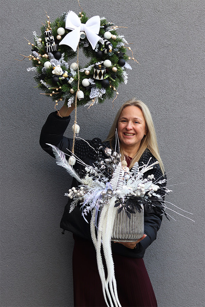 Xmas Black Deluxe, świąteczny stroik z dziadkiem