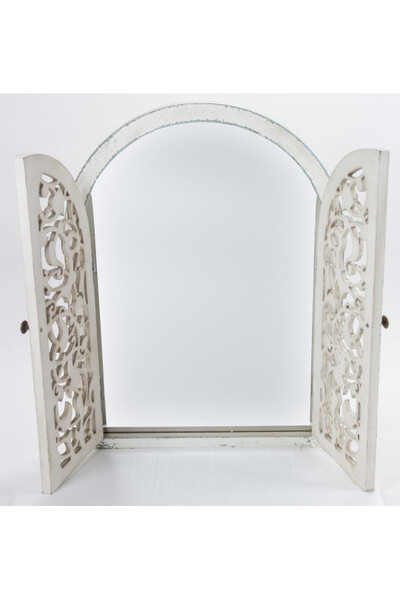 lustro w kształcie okna z okiennicami