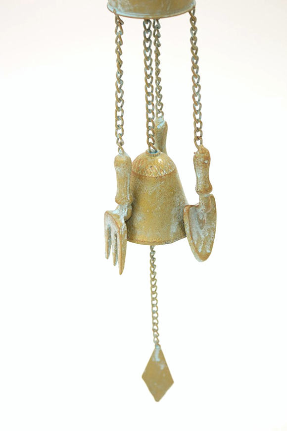 Ogrodnik, dzwonki wietrzne