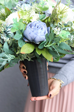 Bluebella, bukiet nagrobny w pastelowych kolorach, dł.50cm