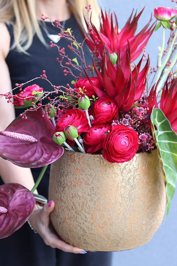 Bordona A, nowoczesna kompozycja kwiatowa, wym.56x58x32cm