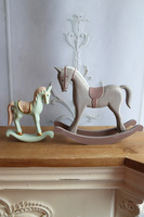 Konik na Biegunach 2, figurka dekoracyjna, drewniana