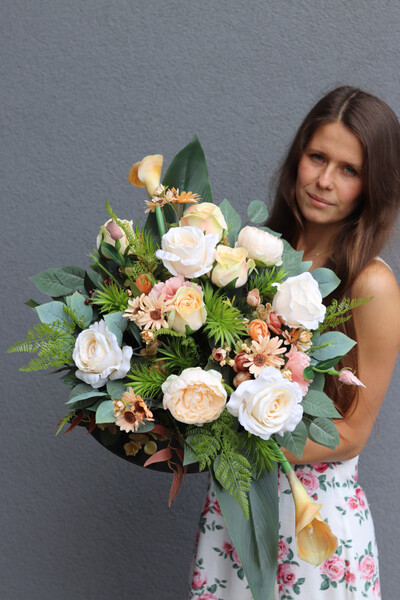 Beige Close, kompozycja nagrobna w naczyniu