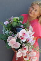 Dekoria Laos Auris, kompozycja kwiatowa w plastikowym naczyniu