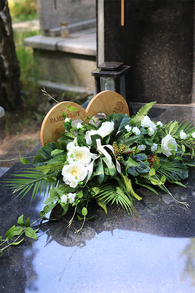 Serce Pamięci, kompozycja nagrobna z dedykacją