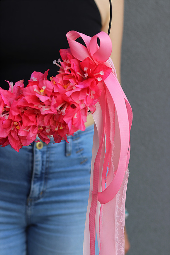 Pink Bugenville Subtelle, różowy wianek na drzwi na obręczy